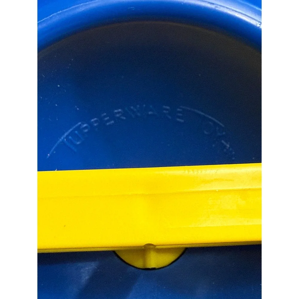 Tupperware Shape-O Toy Red Blue Yellow Sorting Ball Vintage STEM Counting Retro